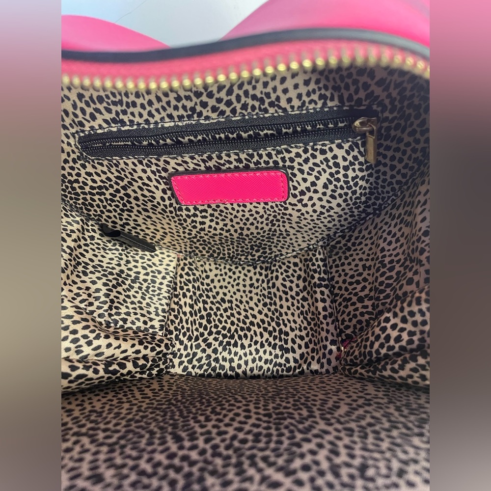5 for $25🔥Hot Pink Heart Crossbody Purse- New Without Tags - Picture 7 of 11